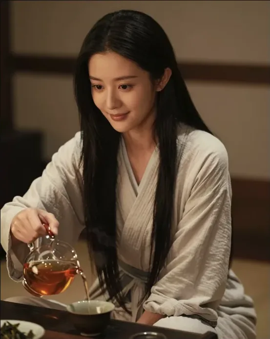 和室でお茶を淹れる黒髪のAI美女